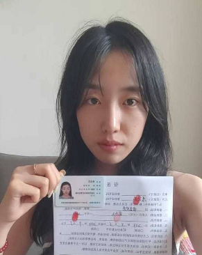 因为欠下两万元私下贷款不还，就被曝光了性爱视频，这位英语老师的身材和容貌都相当不错，上课的时候估计也很受学生欢迎